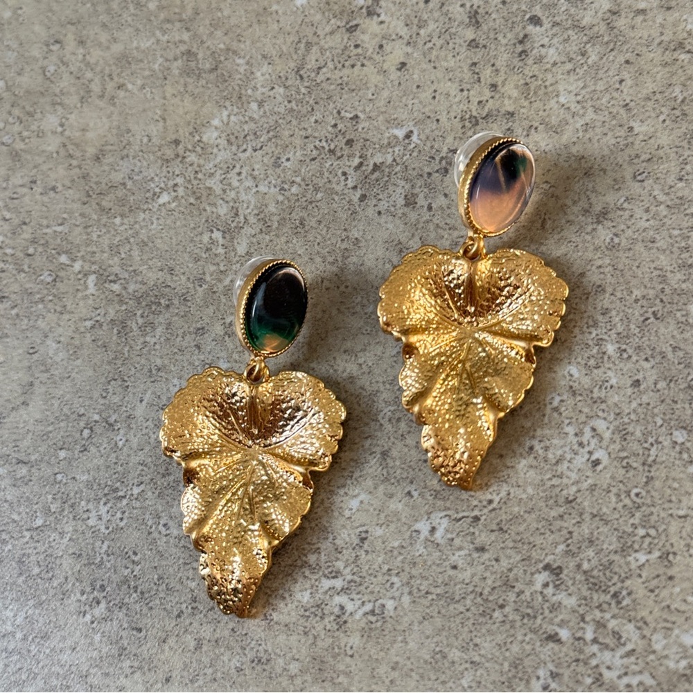 💖4/$30 NEW Gold Leaf Drop Earrings